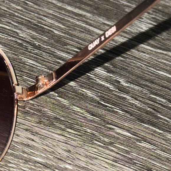 Quay x desi High key mini sunglasses - Picture 4 of 8